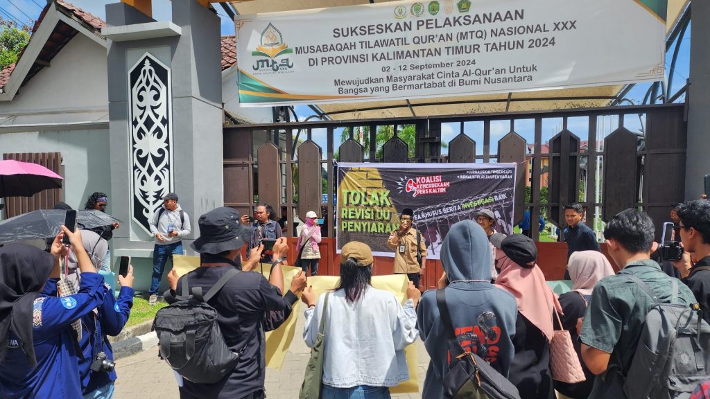 Ratusan Jurnalis di Samarinda Gelar Aksi Penolakan Revisi UU Penyiaran