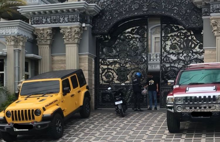 KPK Sita 19 Kendaraan Mewah di Rumah “Sultan” Samarinda