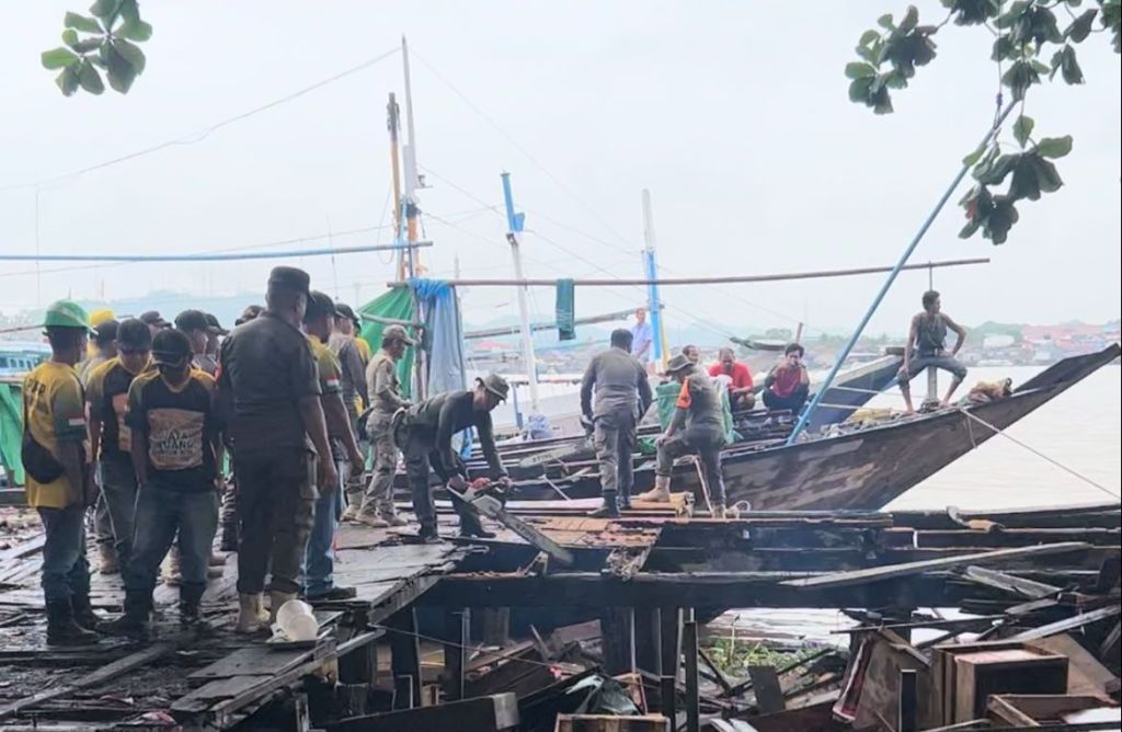 Pemkot Bongkar PKL di Kawasan Dermaga