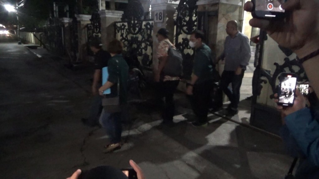 Bawa 3 Koper Berkas, KPK Geledah Rumah Mantan Gubernur Kaltim