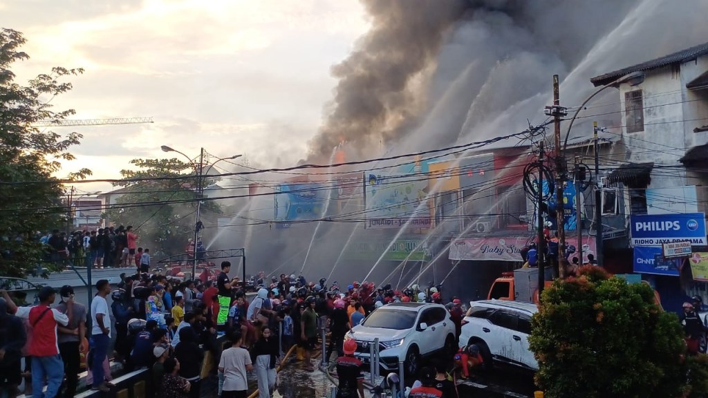 7 Ruko di Pasar Pagi Samarinda Ludes Terbakar